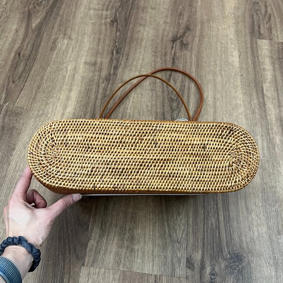 Bosom Buddy Hand Woven Straw 'The Hunt' Bag/Tote with Bow - Picture 10 of 13